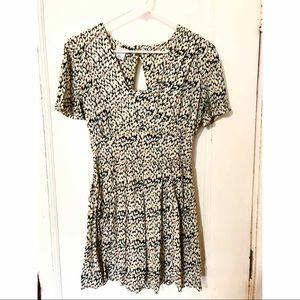 Patterned spring dress with pockets